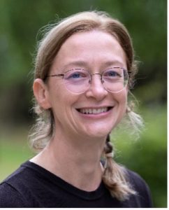 Prof. Dr. Eva Böttcher-Friebertshäuser erforscht an der Universität Marburg, ob sich über die menschliche Protease TMPRSS2 Infektionen mit Corona-Viren verhindern lassen